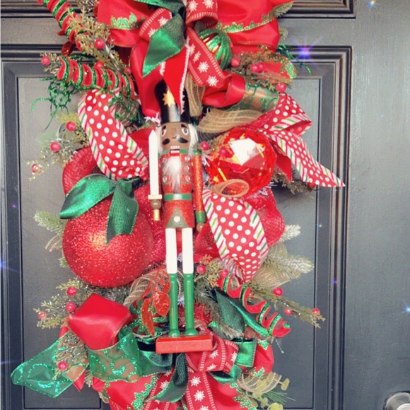 Beautiful Nutcracker Swag ❤️💚 - Picture 2 of 5